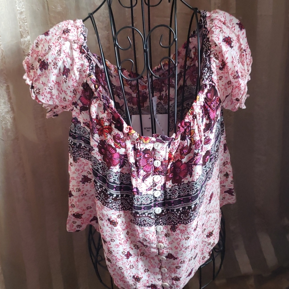 NWT 'Seek' top.
